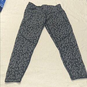 Sweaty Betty Black and Gray Patterned Leggings 7/8 Animal Print Medium GUC